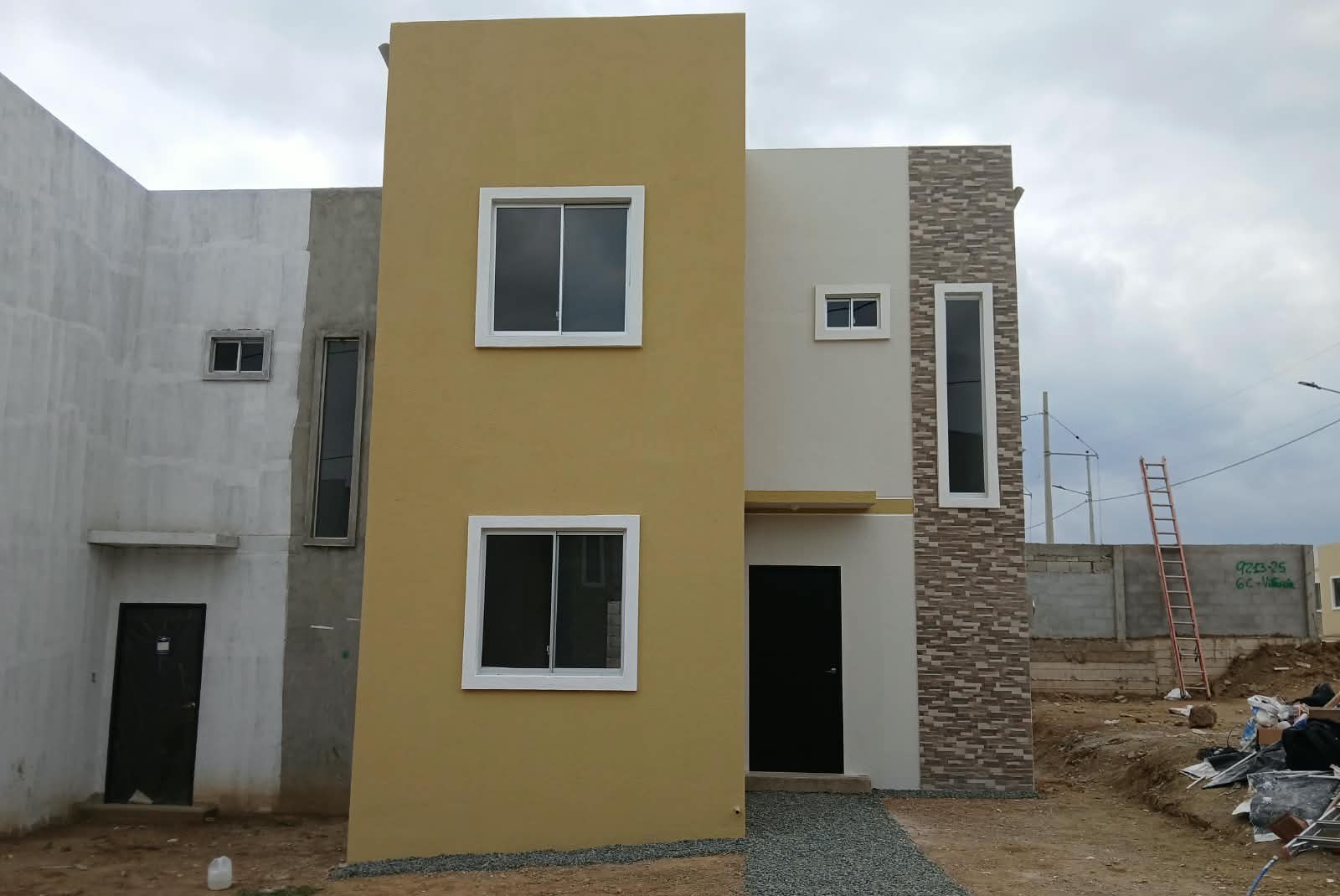 Fachada amarilla